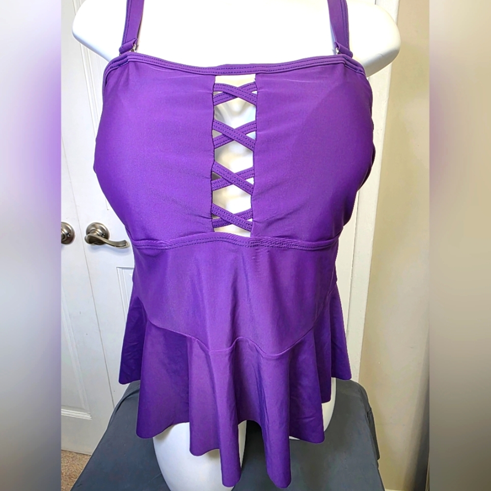 Tankini Swimsuit Top w/Criss Crossed Bodice & Built In Cups- Size 2X Purple